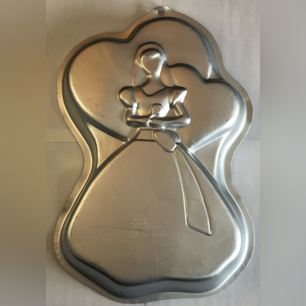 Retired 2002 Wilton Princess Wedding Bride With Hearts Cake Pan #2105-8910